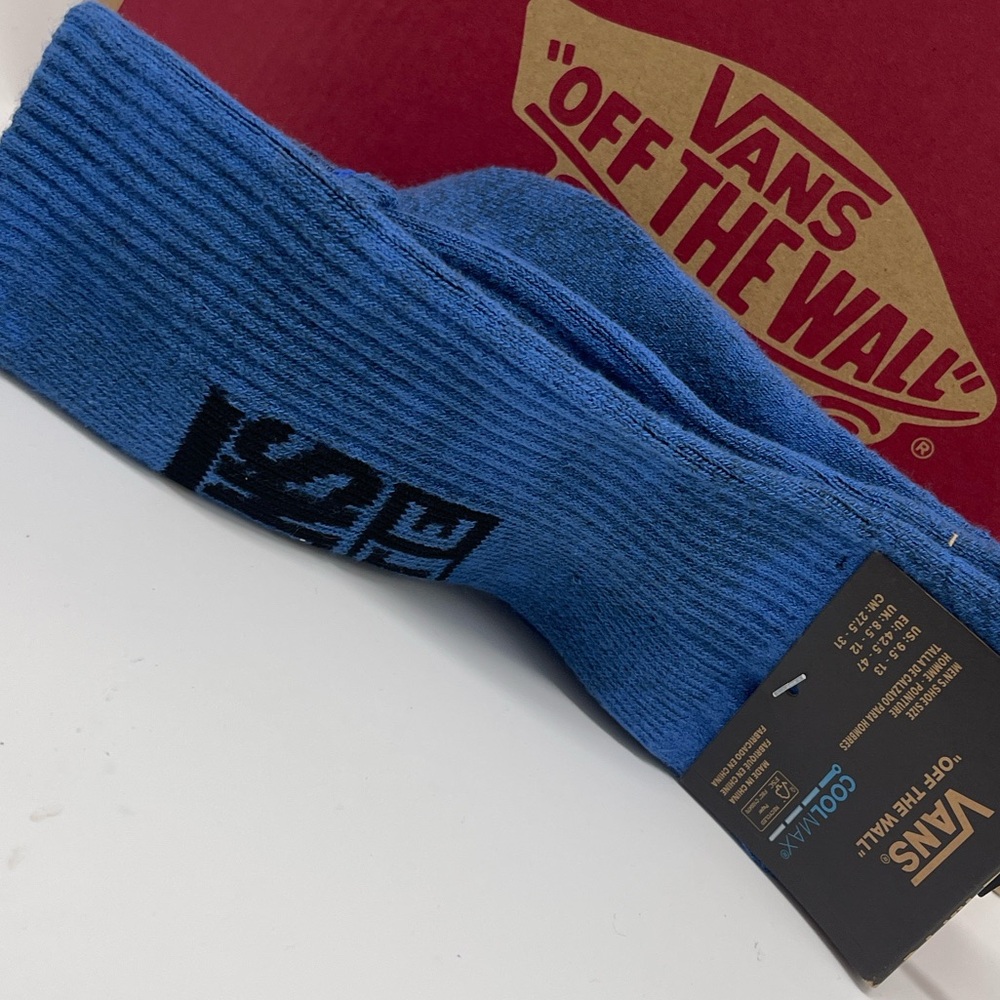 VANS Crew socks 
VANS PERFORMANCE SOCKS
COOLMAX® FIBER WITH WICKING TECHNOLOGY - Picture 14 of 16